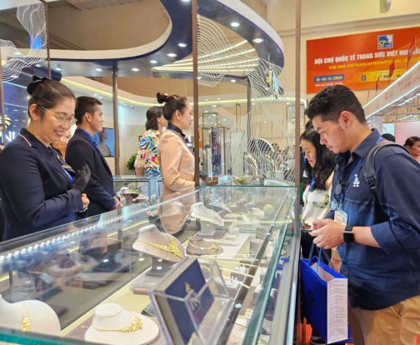 Thiếu v&agrave;ng nguy&ecirc;n liệu để l&agrave;m trang sức