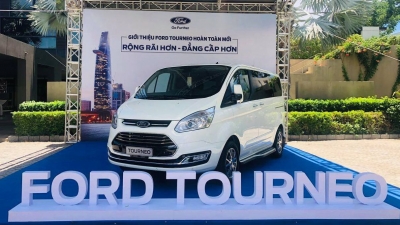 Xe Ford Tourneo bất ngờ lộ diện tại Việt Nam, tiếp tục rò rỉ thông số kĩ thuật và giá bán