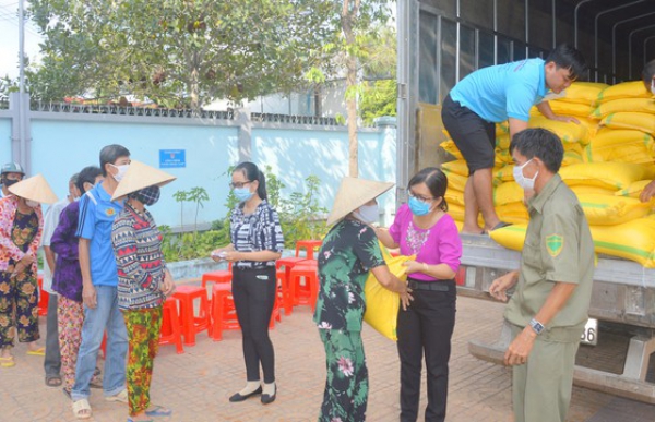 Sóc Trăng tiếp nhận 60 tấn gạo hỗ trợ người nghèo