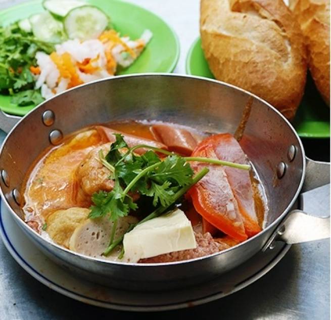 Những quán bánh mì chảo nườm nượp khách ở Sài Gòn