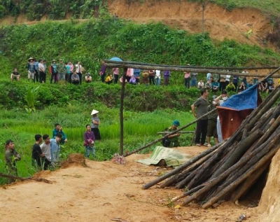 Phát hiện hai vợ chồng tử vong bất thường tại đường lên đồi