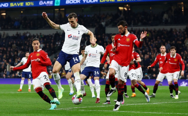 Rơi điểm trước Tottenham, Man United gian nan mục tiêu Top 4