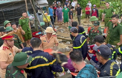 Vụ sạt lở đất vùi lấp nhiều nhà dân, xe ôtô: Tìm thấy 1 người tử vong, số nạn nhân có thể còn tăng