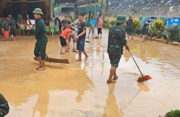 Mưa lớn kết hợp thuỷ điện đồng loạt xả lũ, gần 2.800 nhà dân bị ngập, hư hỏng