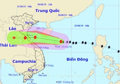 Bão số 4 đổi hướng, giật cấp 12 lao nhanh vào các tỉnh Nghệ An-Quảng Bình