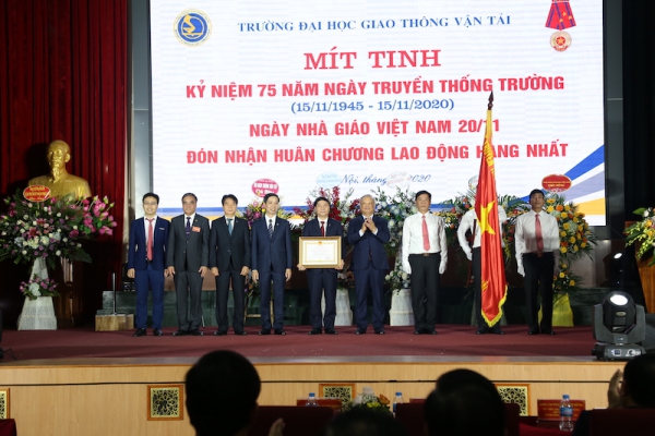 Trường đại học Giao thông vận tải đón nhận Huân chương Lao động hạng nhất lần thứ ba