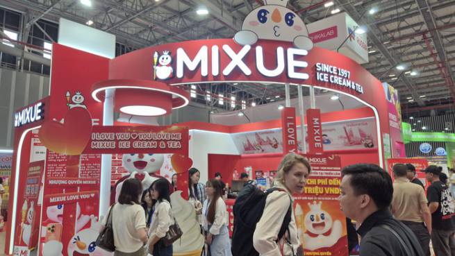 Thấy g&igrave; từ việc chuỗi tr&agrave; sữa Mixue đ&oacute;ng h&agrave;ng trăm cửa h&agrave;ng?