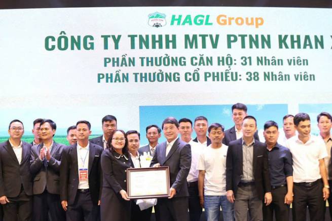 Nữ nh&acirc;n vi&ecirc;n được bầu Đức thưởng căn hộ kể l&yacute; do ở lại HAGL l&uacute;c kh&oacute; khăn nhất