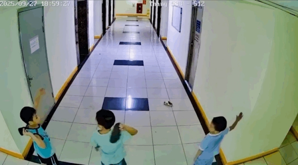 Vụ bé trai chơi ném dép dẫn tới hỏng 2 thang máy, có phải bồi thường tiền tỉ?