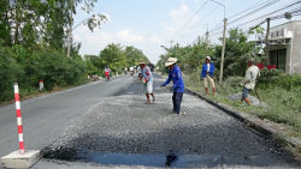 Duy tu, bảo dưỡng nhiều tuyến đường phục vụ người dân đi lại dịp Tết Nguyên đán