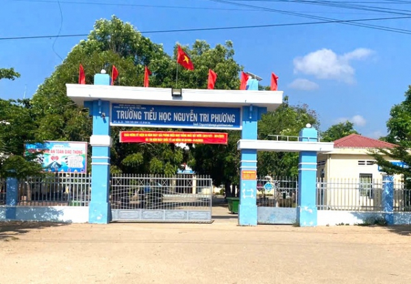 Tạm giữ thầy giáo nghi dâm ô nhiều nữ sinh tiểu học