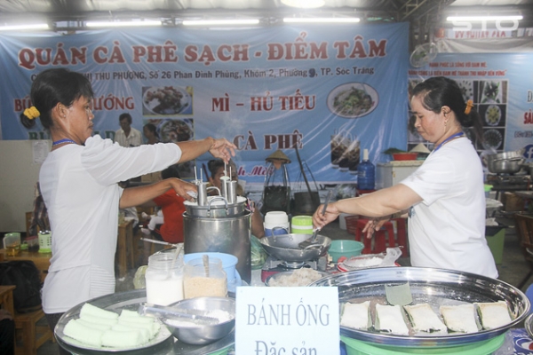 Đến Sóc Trăng đừng quên bánh ống, bánh dứa