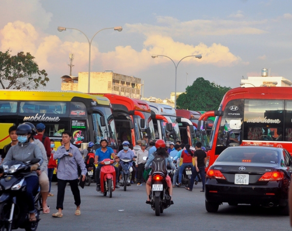 Vé xe Tết Nguyên đán năm nay giá ra sao, bán thế nào?