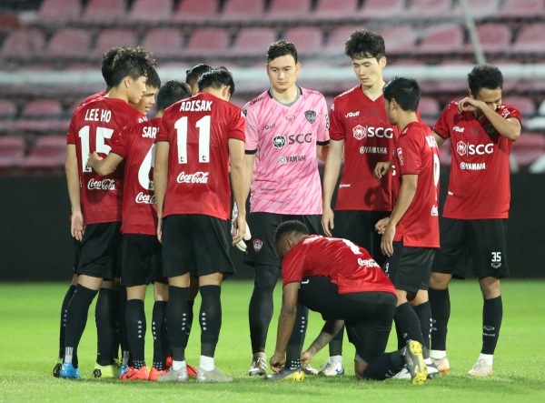 Muangthong United muốn bán thủ môn Đặng Văn Lâm