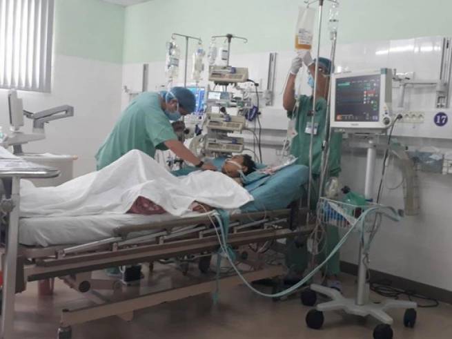 Gay cấn ca gh&eacute;p tim xuy&ecirc;n Việt