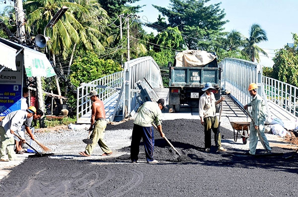 Khắc phục, sửa chữa cầu, đường bị hư hỏng do triều cường