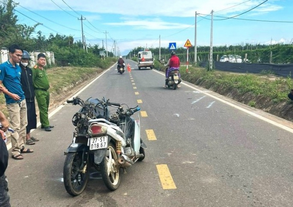 2 xe máy tông trực diện, 3 thiếu niên tử vong