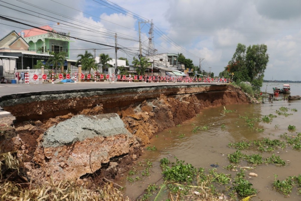 Nỗi lo sạt lở