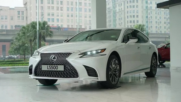 Xe sang Lexus LS500 bị triệu hồi tại Việt Nam do lốp xe kém an toàn