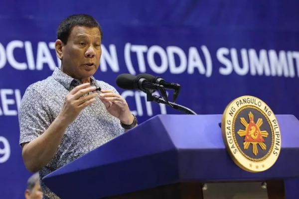 Ông Duterte: Tàu nước ngoài muốn qua lãnh hải Philippines phải xin phép