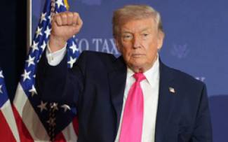 Iran th&ocirc;ng b&aacute;o &ldquo;mở cửa ho&agrave;n to&agrave;n&rdquo; eo biển Hormuz, &ocirc;ng Donald Trump "cảm ơn"