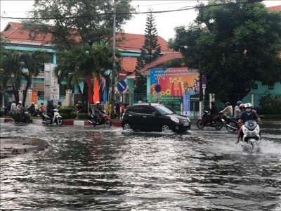 Mưa lớn ảnh hưởng đến sản xuất, sinh hoạt của người dân Bạc Liêu