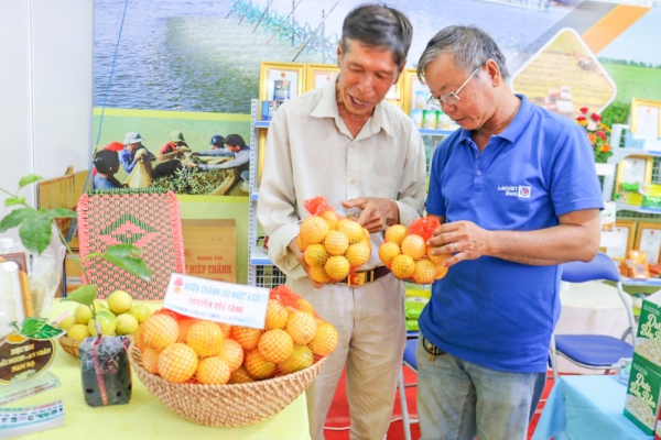 Nông dân lai tạo chanh dây ngọt, bán giá cao