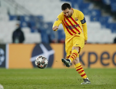 Messi sút hỏng phạt đền, Barcelona dừng bước sớm ở Champions League