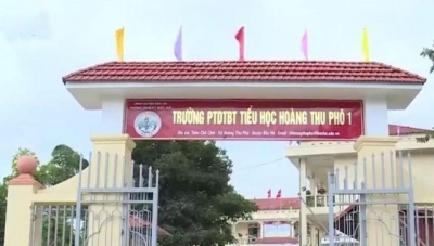 Vụ 11 học sinh ăn 2 gói mì tôm chan cơm: Đình chỉ công tác hiệu trưởng