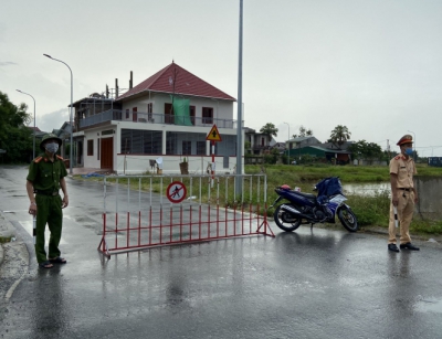 Hà Tĩnh phong tỏa 15 địa điểm, dừng các dịch vụ cắt tóc, gội đầu, ăn uống đường phố