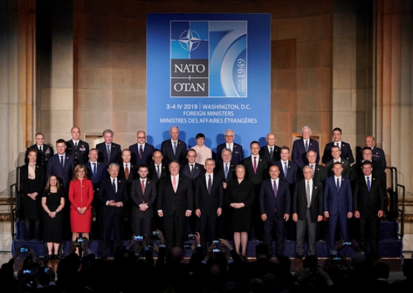 NATO - ngày lẽ ra vui lại hóa buồn