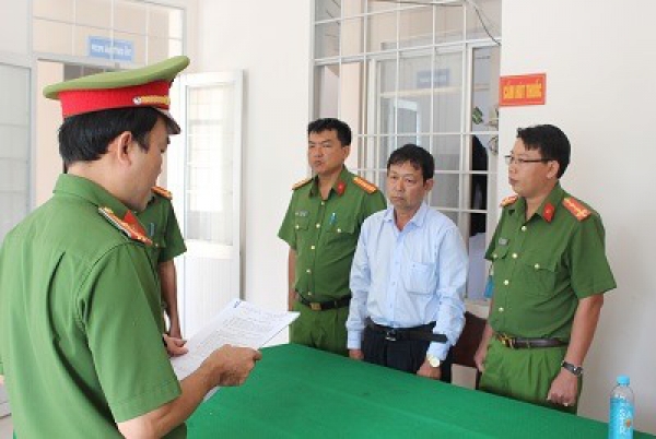 Cựu giám đốc ngân hàng ở Trà Vinh lấy 1 tỉ đồng tiền ký quỹ của khách để trả nợ