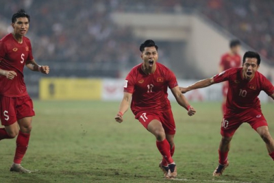 Việt Nam hòa nghẹt thở Thái Lan tại Chung kết lượt đi AFF Cup