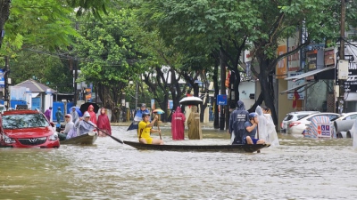 Thừa Thiên - Huế: Ghe chở 8 người vượt lũ gặp nạn, 2 mẹ con chết và mất tích