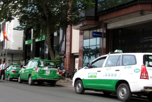 200 taxi túc trực tại 33 bệnh viện ở TP HCM chở miễn phí người bệnh