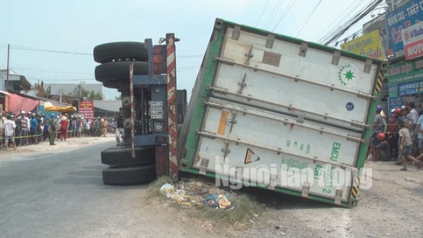 Tiếng khóc bi thương bên cỗ quan tài 3 bà cháu bị container đè chết