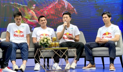 Xuân Trường phiên dịch cho HLV Kiatisak, Công Phượng trải lòng về mục tiêu V-League 2021