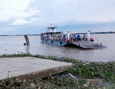 Những chuyến phà đâu chỉ để sang sông