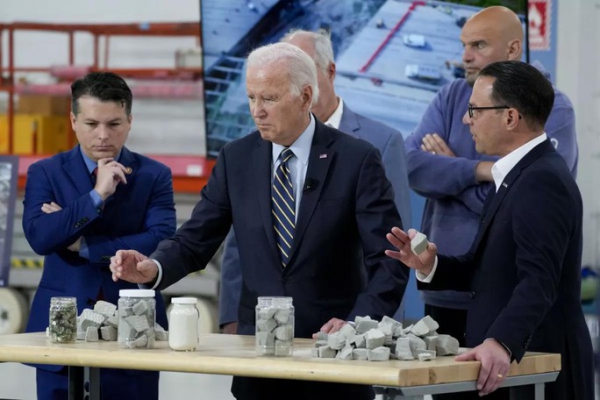 Tổng thống Joe Biden từ chối “ưu ái đặc biệt” cho Ukraine