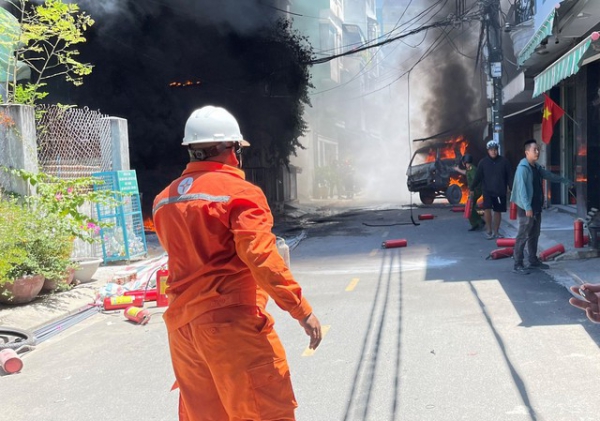 Cháy liên hoàn tại trung tâm Đà Nẵng, cả khu phố nháo nhào