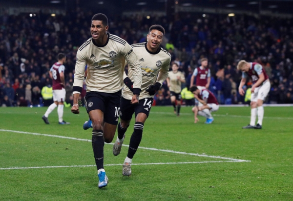 Chủ nhà Burnley &quot;tặng quà&quot;, Man United vào Top 5