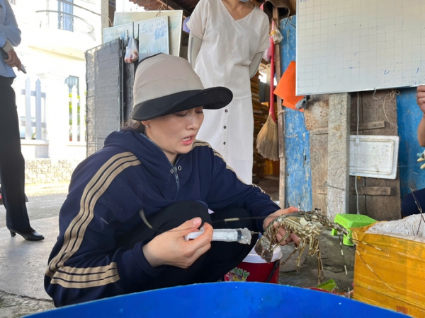 “Hô biến” tôm hùm chết thành tôm tươi lừa người tiêu dùng