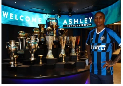 Ashley Young chia tay Man United, gia nhập Inter Milan