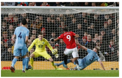 Man United thua sấp mặt, Burnley lập kỳ tích tại Old Trafford