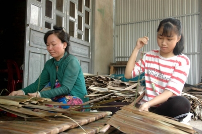 Vượt qua bệnh tật, cô học trò nghèo trúng tuyển Cao đẳng Y khiến nhiều người khâm phục