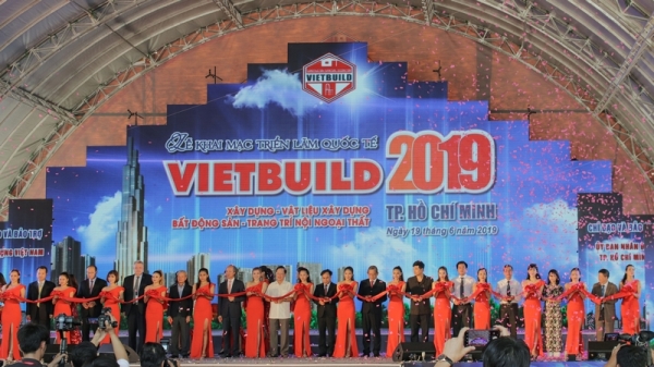 Gian hàng Tập đoàn Tân Á Đại Thành thu hút khách tham quan và mua sắm tại Vietbuild TP.HCM 2019