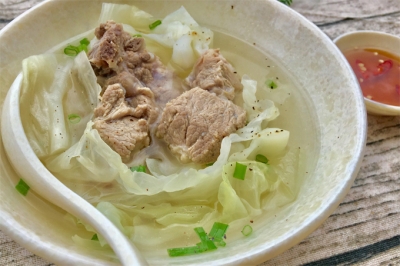 Canh bắp cải hầm xương