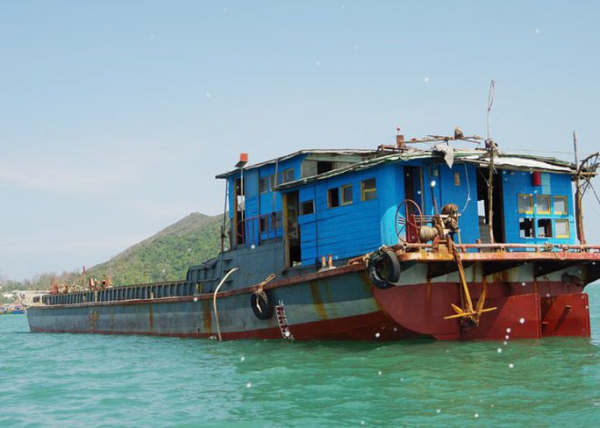 Ngư dân Bình Định phát hiện tàu hàng vô chủ trên vùng biển Quảng Ngãi