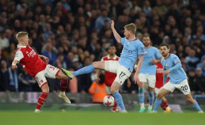 Thua &quot;chung kết sớm&quot; với Man City 1-4, Arsenal mong manh giấc mơ vô địch