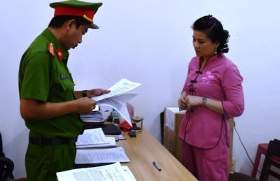 Bé trai bị bảo mẫu ném xuống nền nhà ở Quảng Ngãi đã không qua khỏi